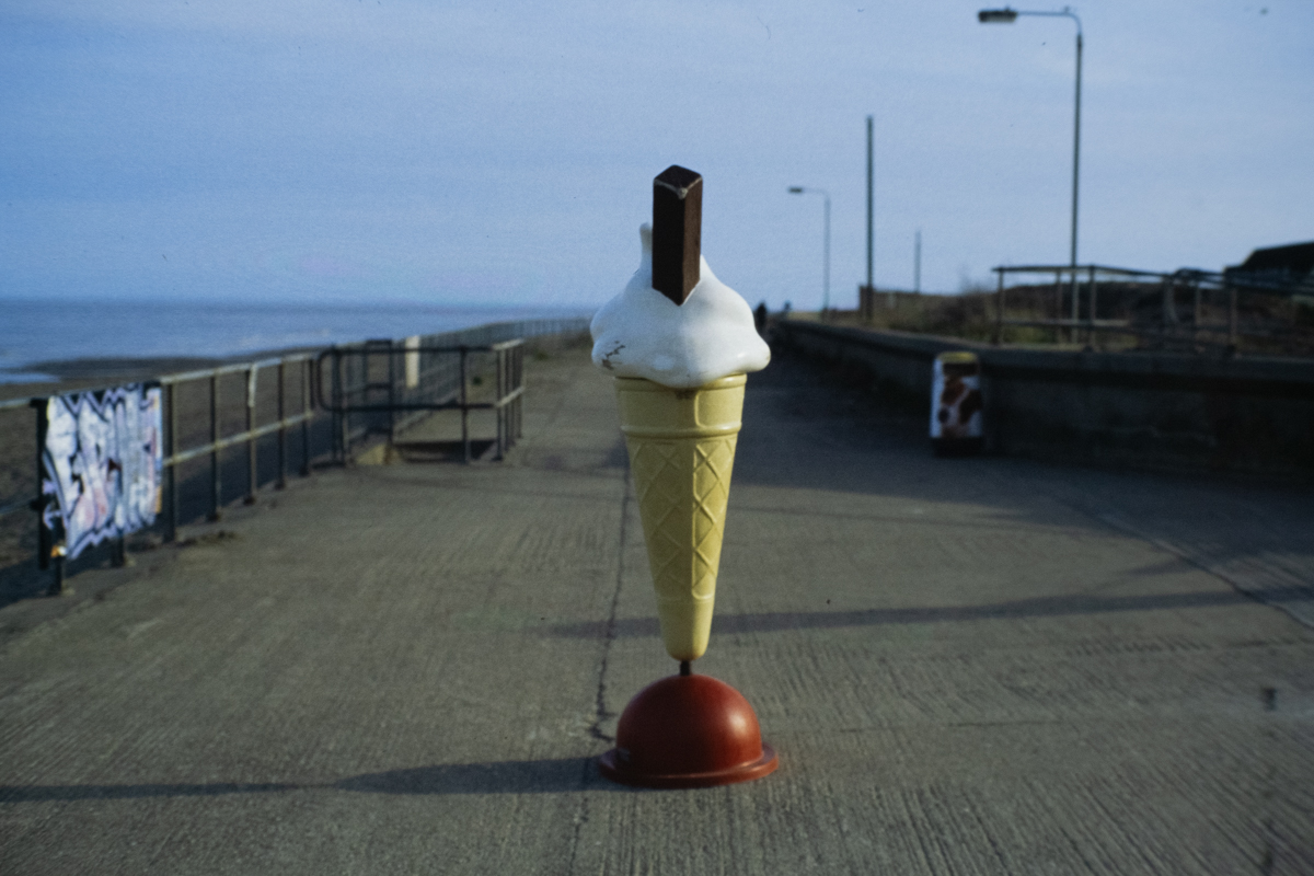 Image of an ice cream by the beach