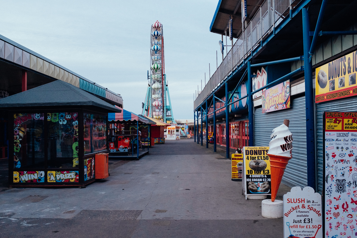 Image of a theme park with mobile home